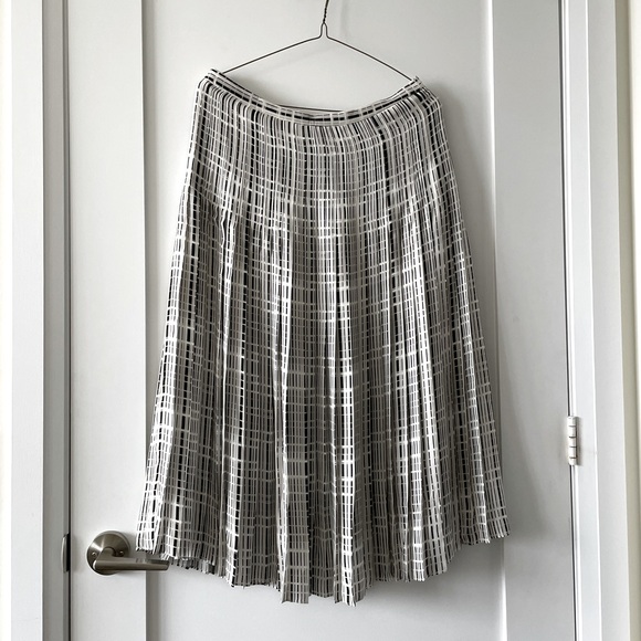 Vince Pleated Skirt - Picture 2 of 7